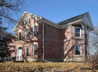 207 Clarke Dr, Dubuque, IA 52001