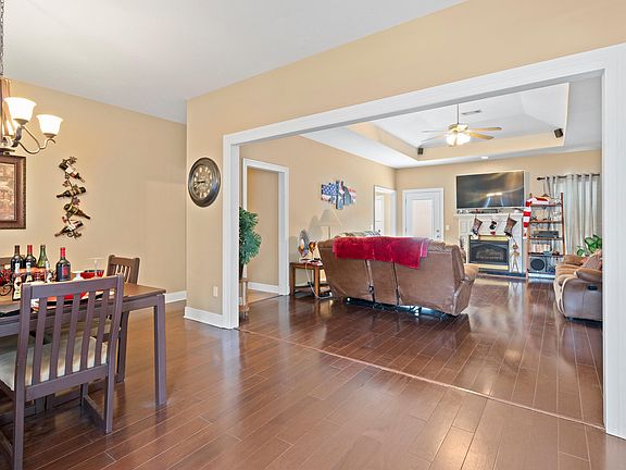 2nd image of 612 Lucky Leaf Dr