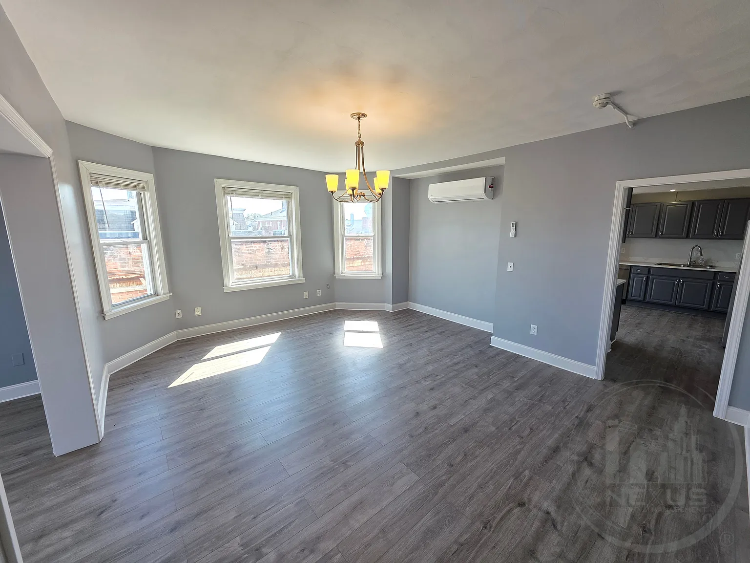  228 Atwells Ave 3rdflr 3b/1b Renovated! Greatlocale! Spacious! Prkg! — Photo 3