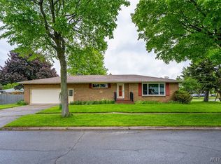 71 Coventry Rd, Williamsville, NY 14221