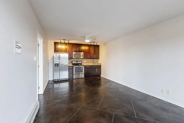 1 bed, 1.0 bath, 600 sqft, $1,045 — Photo 4