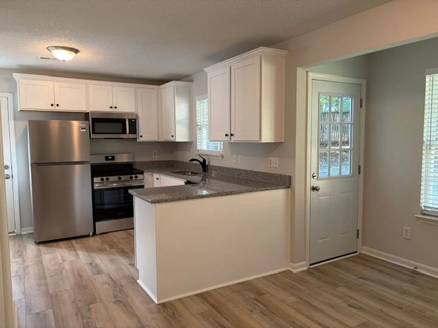 Gorgeous 3BD/2BA ranch home in Holly Springs! — Photo 3