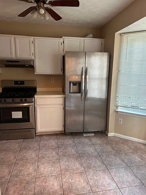 3 bed, 3.5 bath, 1800 sqft, $1,800 — Photo 3