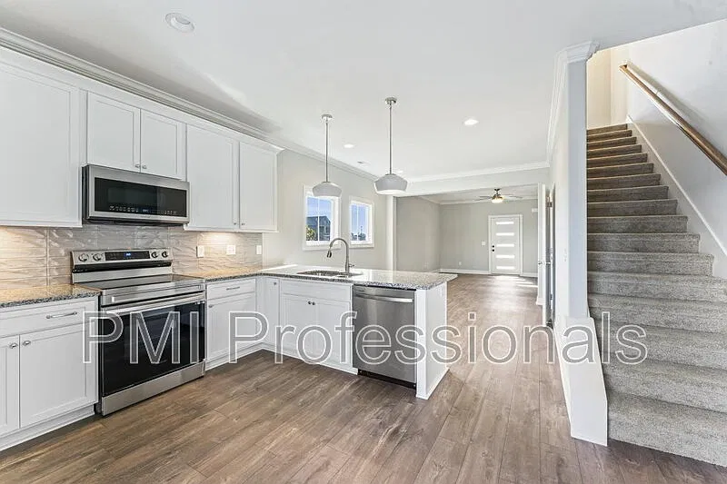 2 bed, 2.5 bath, 1357 sqft, $2,249 — Photo 4