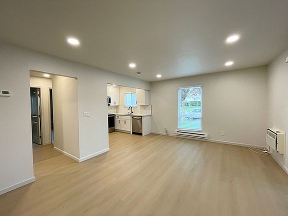 4th image of 10160-10162 Park Cir E #1