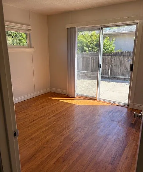 183 E Dana St — Photo 14