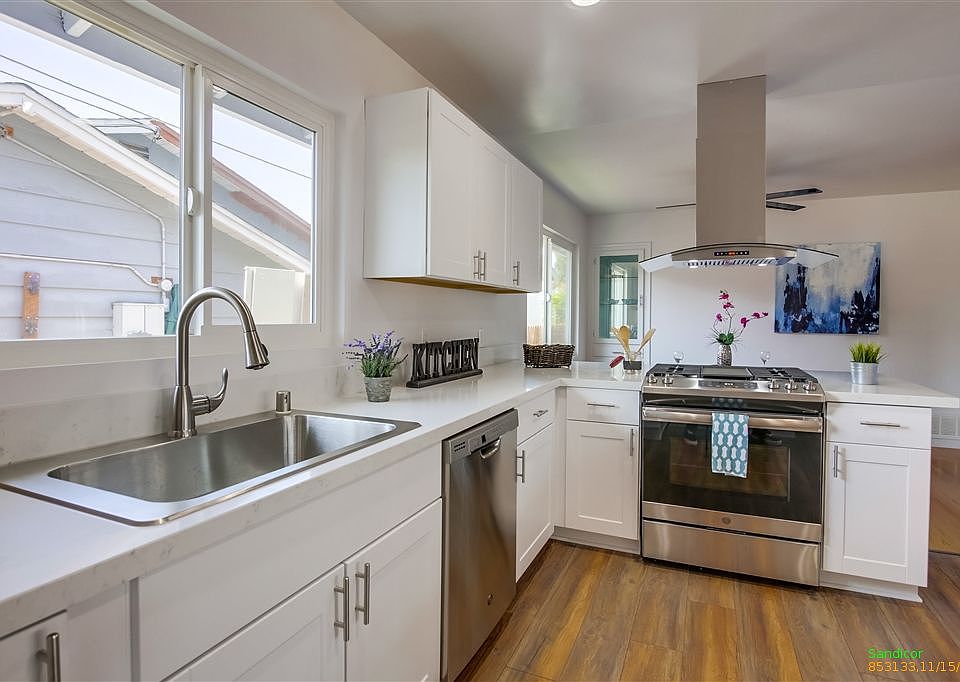 2nd image of 2552 Mulder St
