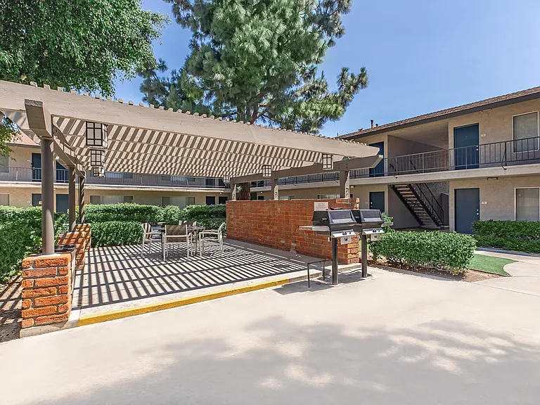 Huntington Highlander Apartment Homes — Photo 6