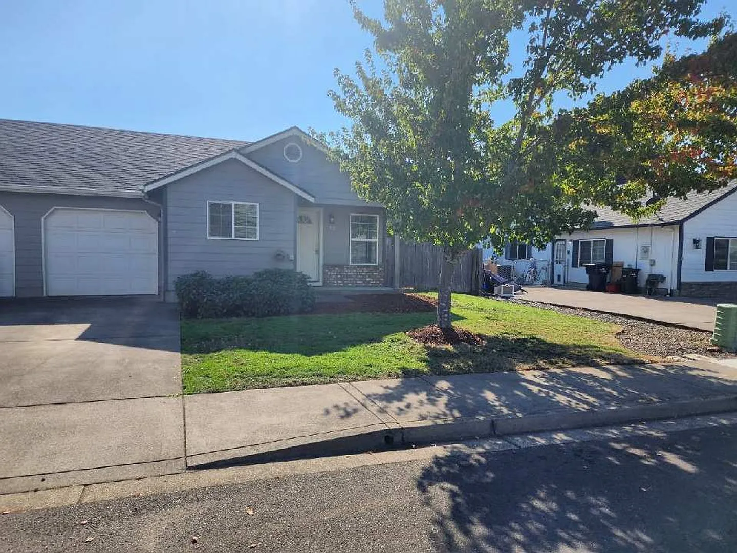 Newly updated 3-bedroom, 2-bathroom duplex with a garage! — Photo 2