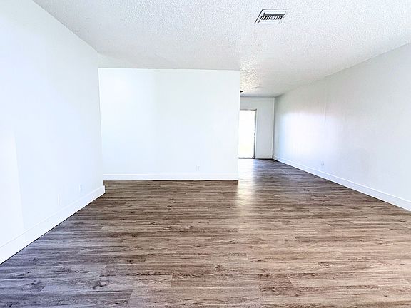 4th image of 3049 Perry Ave