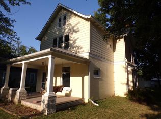 412 S Cottonwood St, Iola, KS 66749