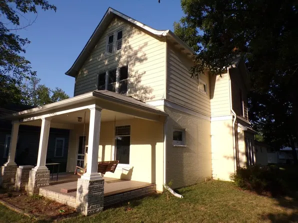 412 S Cottonwood St, Iola, KS 66749