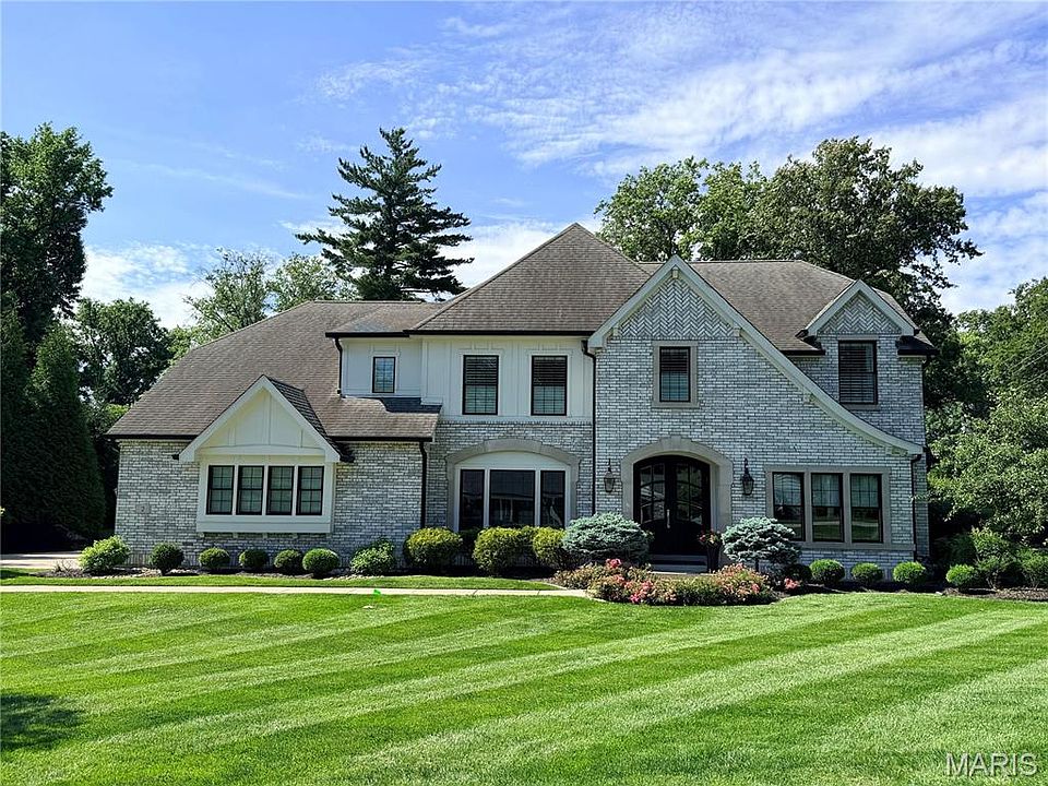 1st image of 2 Sunny Meade Dr
