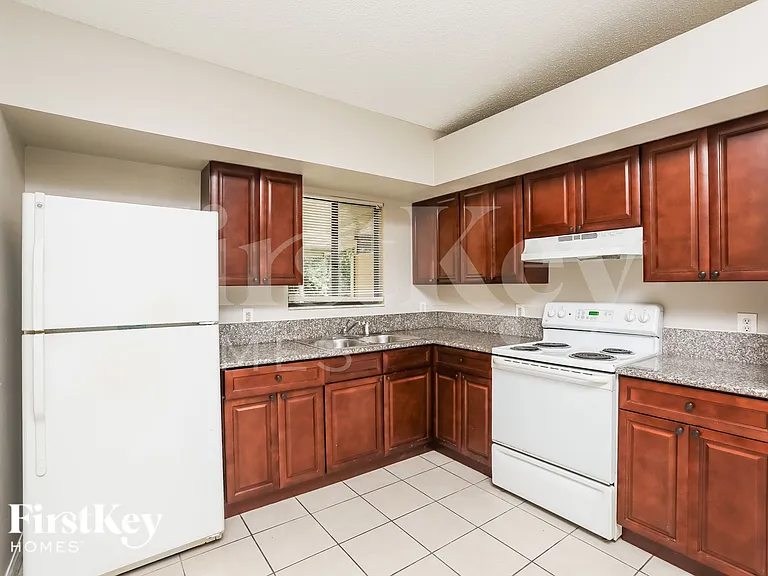 2084 Everest St — Photo 6