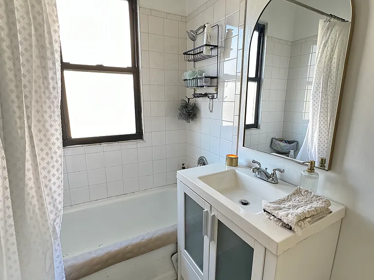 107 Ravenhurst Ave #2 — Photo 9