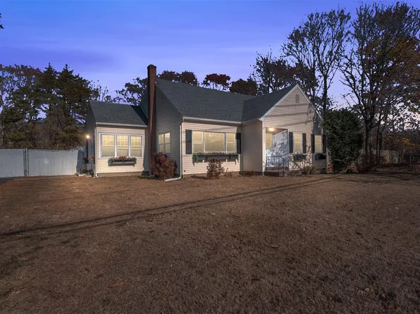 23 E Woodside Avenue, Patchogue, NY 11772