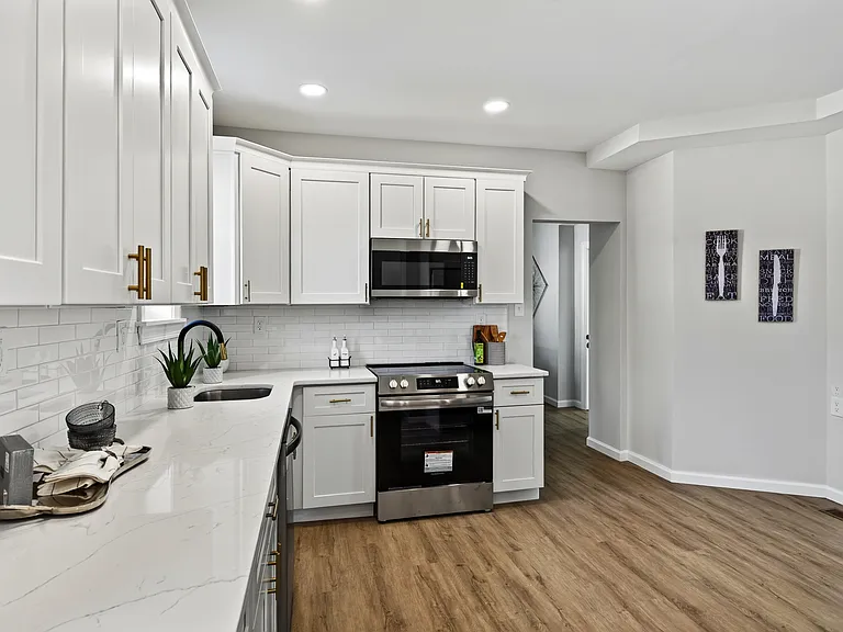 6 N Brighton Ave — Photo 16