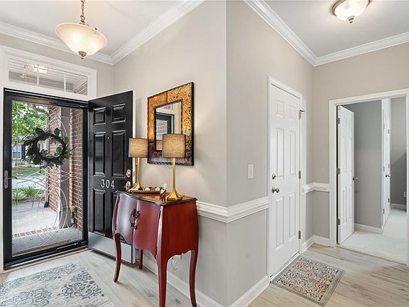 4th image of 304 Pelican Ln