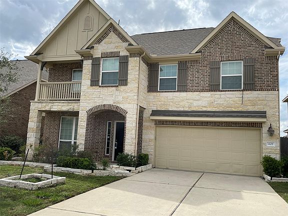 2nd image of 627 Oak Circle Dr E