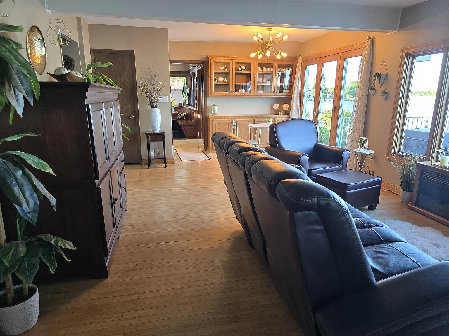 4 bed, 4700 sqft, $2,950 — Photo 4