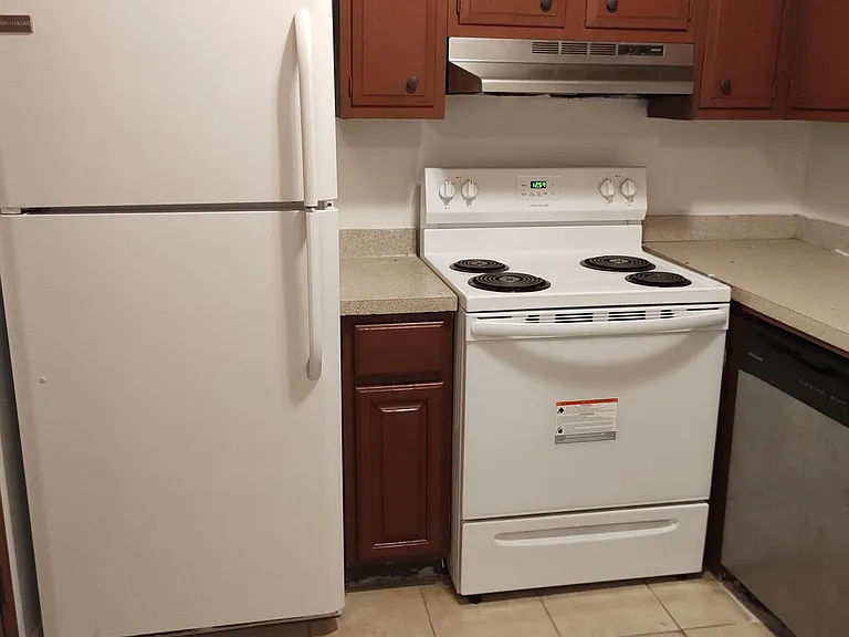 388 Lexington Hts #A — Photo 5