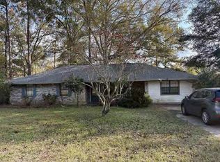 135 Westchester Dr, Picayune, MS 39466