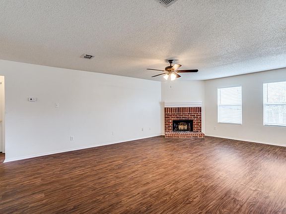 3rd image of 1520 Starpoint Ln