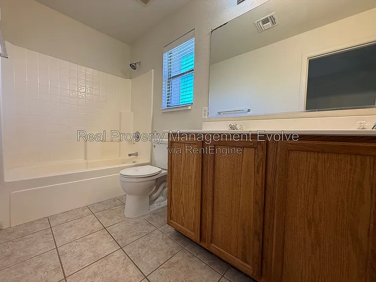 9503 N 82nd Ln — Photo 24