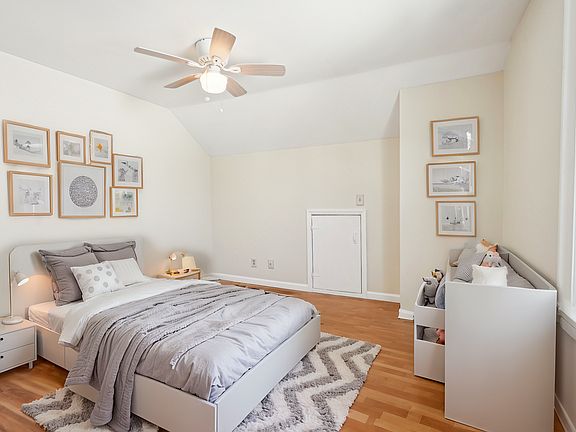 Upstairs bed 1 (virtually staged)