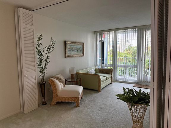 3rd image of 524 Orton Ave APT 403