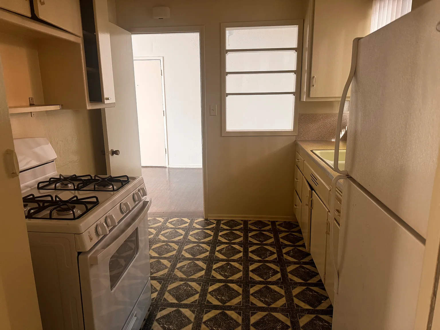 10943 Roebling Ave — Photo 4