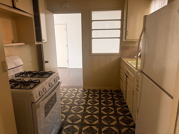 4th image of 10943 Roebling Ave APT 1