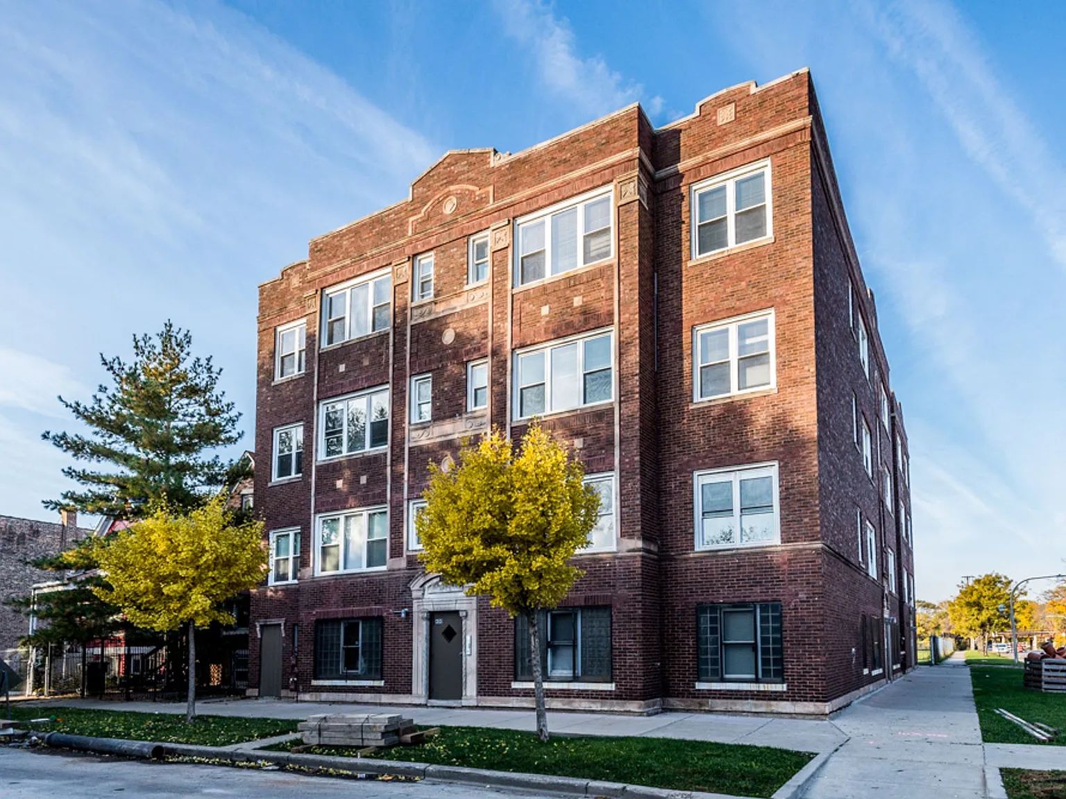 400 S Kilbourn Ave — Photo 3