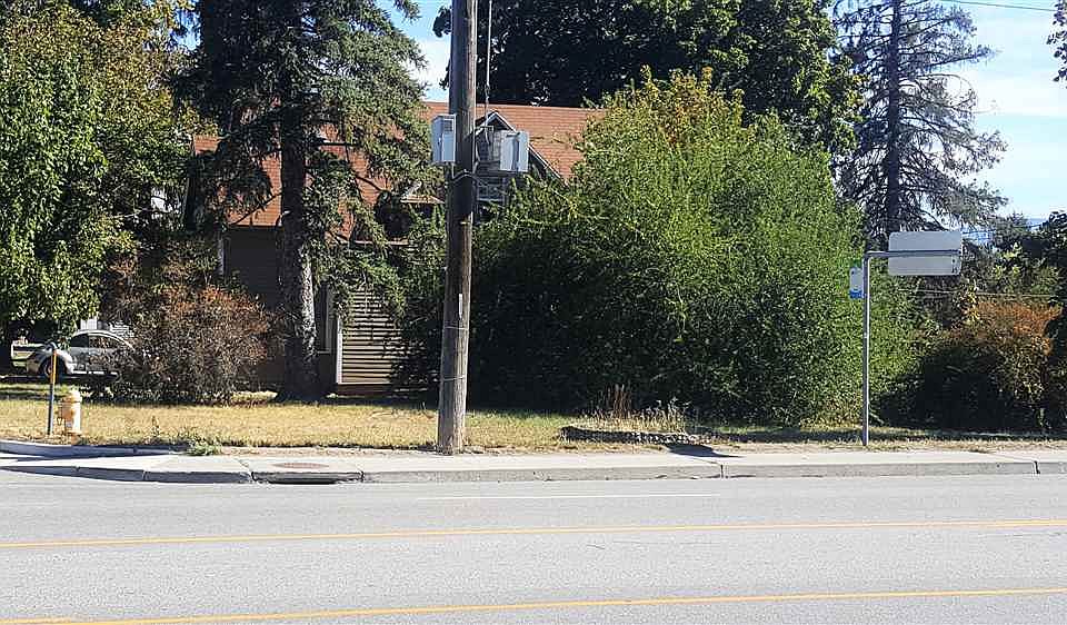 2nd image of 411 S Pines Rd