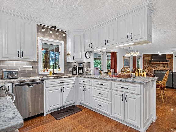 3rd image of 6 Nevada Ln