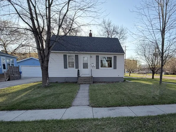 1630 14th St S, Fargo, ND 58103