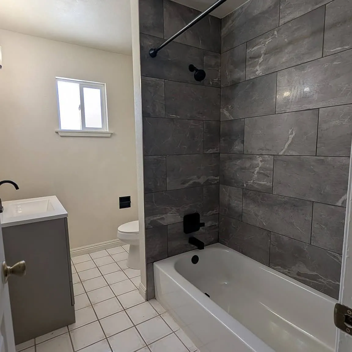 3 bed, 1170 sqft, $1,900 — Photo 3