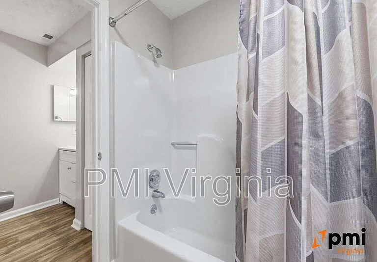 326 Wells Ct — Photo 8
