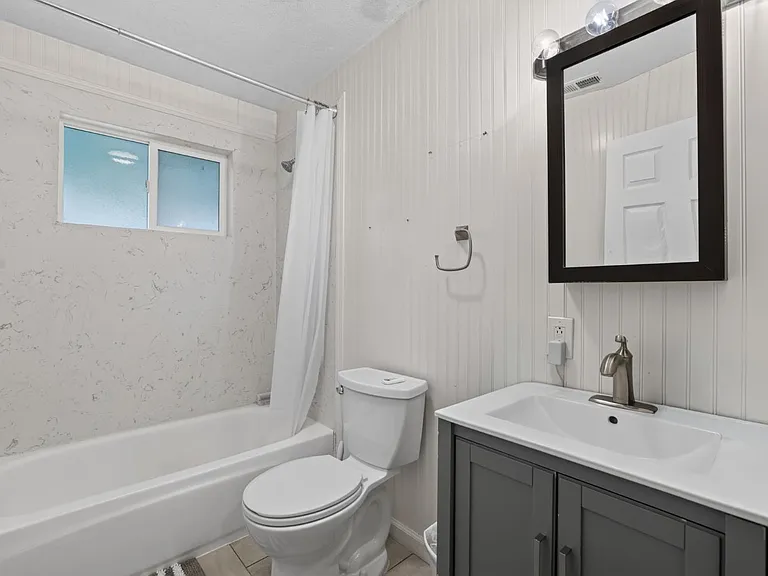 2297 Beaumont St — Photo 10