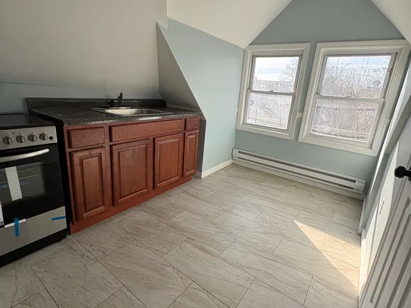 921 S 17th St Floor 3, Newark, NJ 07108