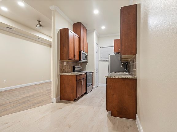 5th image of 503 S 5th St