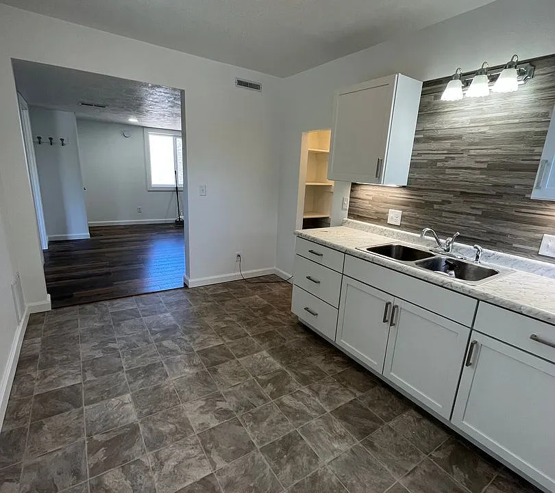 616 S Duluth Ave #2