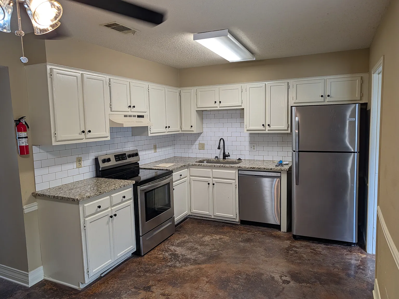 111 Westchase Dr — Photo 4