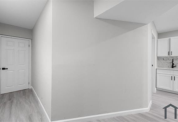5th image of 1070 Kelly St #B