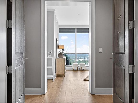 4th image of 3344 Peachtree Rd NE Unit 3105