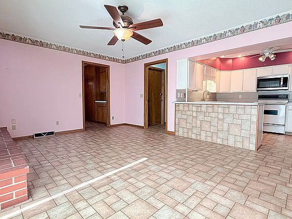4th image of 205 N Adams St