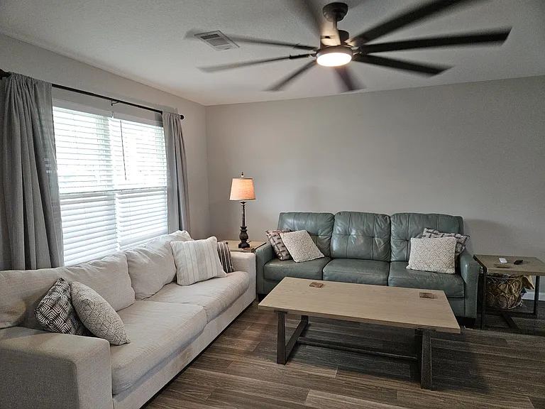 1005 Evergreen Ln — Photo 5