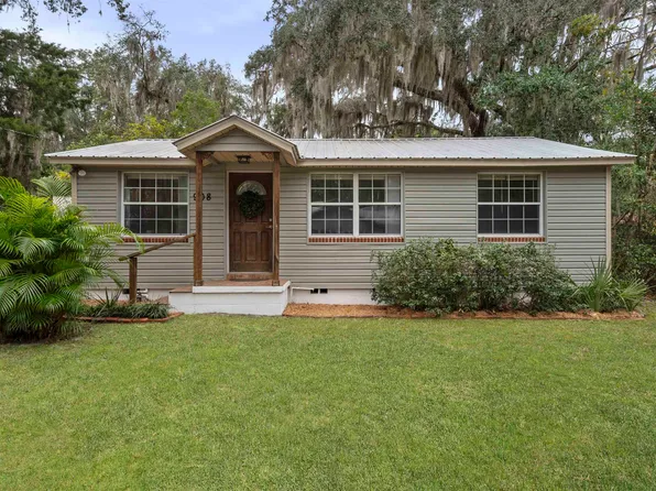 908 S 14th St, Palatka, FL 32177