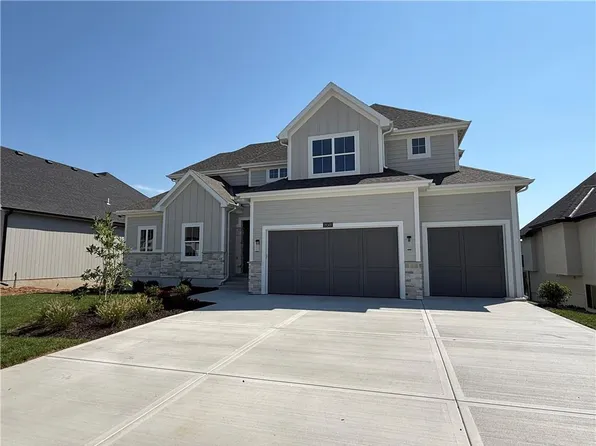 18501 Pawnee Ln, Stilwell, KS 66085