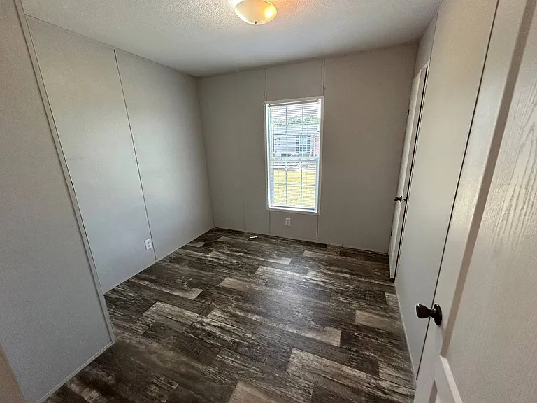 1106 Victoria St — Photo 10